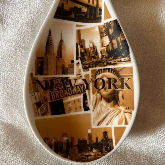 Beautiful New York theme ceramic Spoon holder/wall decor - Picture 6 of 10